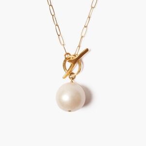 WHITE FRESHWATER PEARL TOGGLE NECKLACE